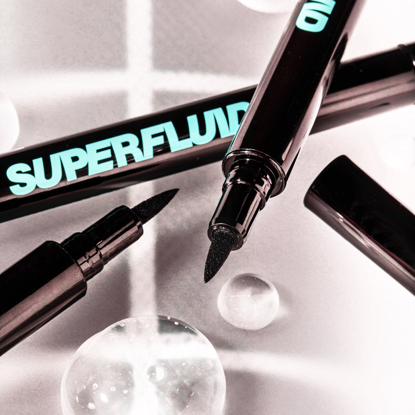 Outli(n)er - Eyeliner - Superfluid